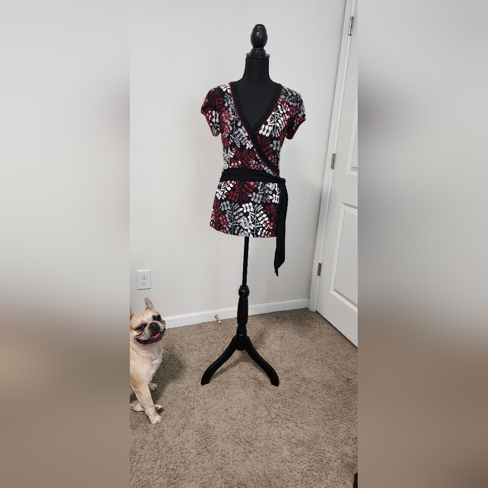 Merona Gray and White Leaf Print Top